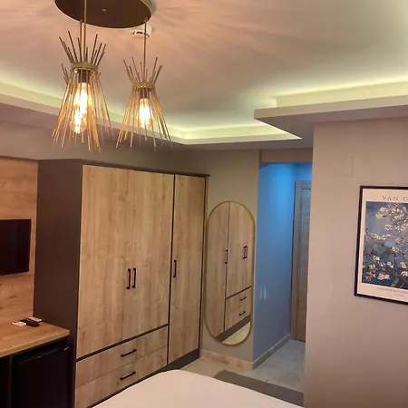 Hotel Luta *